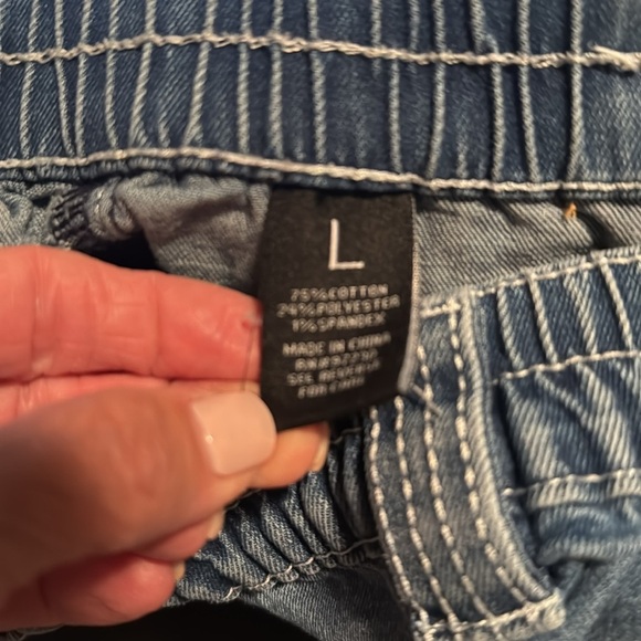 Almost Famous Cargo Jeans Womens L Medium Wash denim patch back pockets stretch - Picture 14 of 14